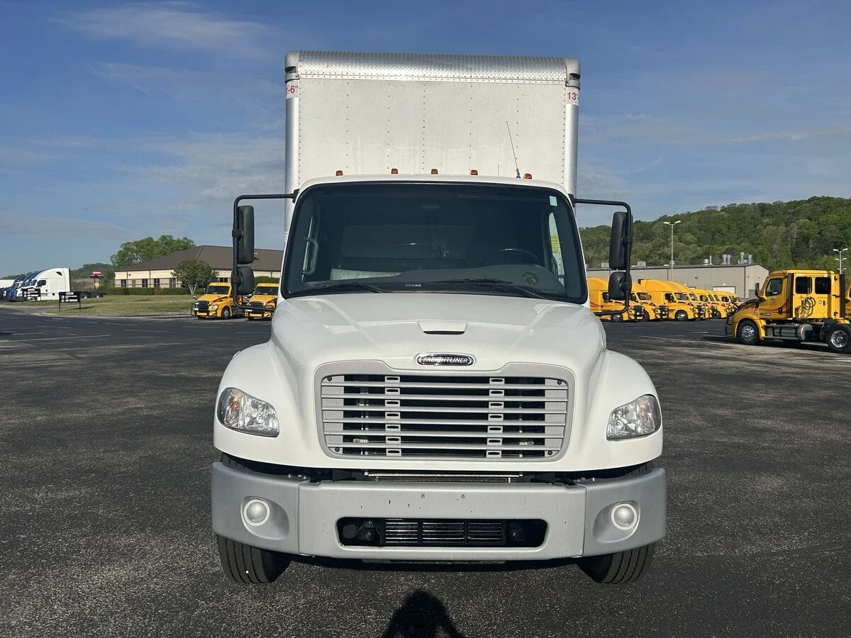 2023 Freightliner M2 106 — photo 8