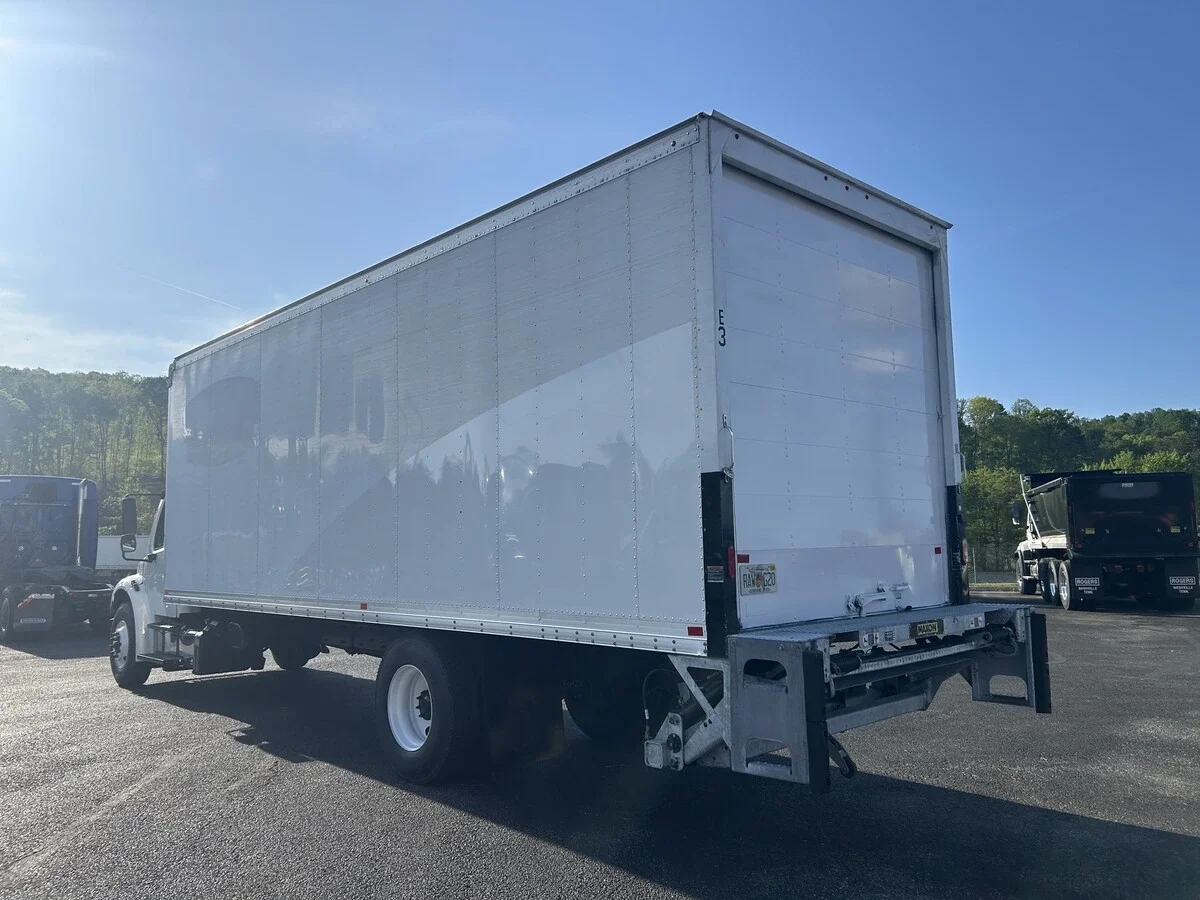 2023 Freightliner M2 106 — photo 3