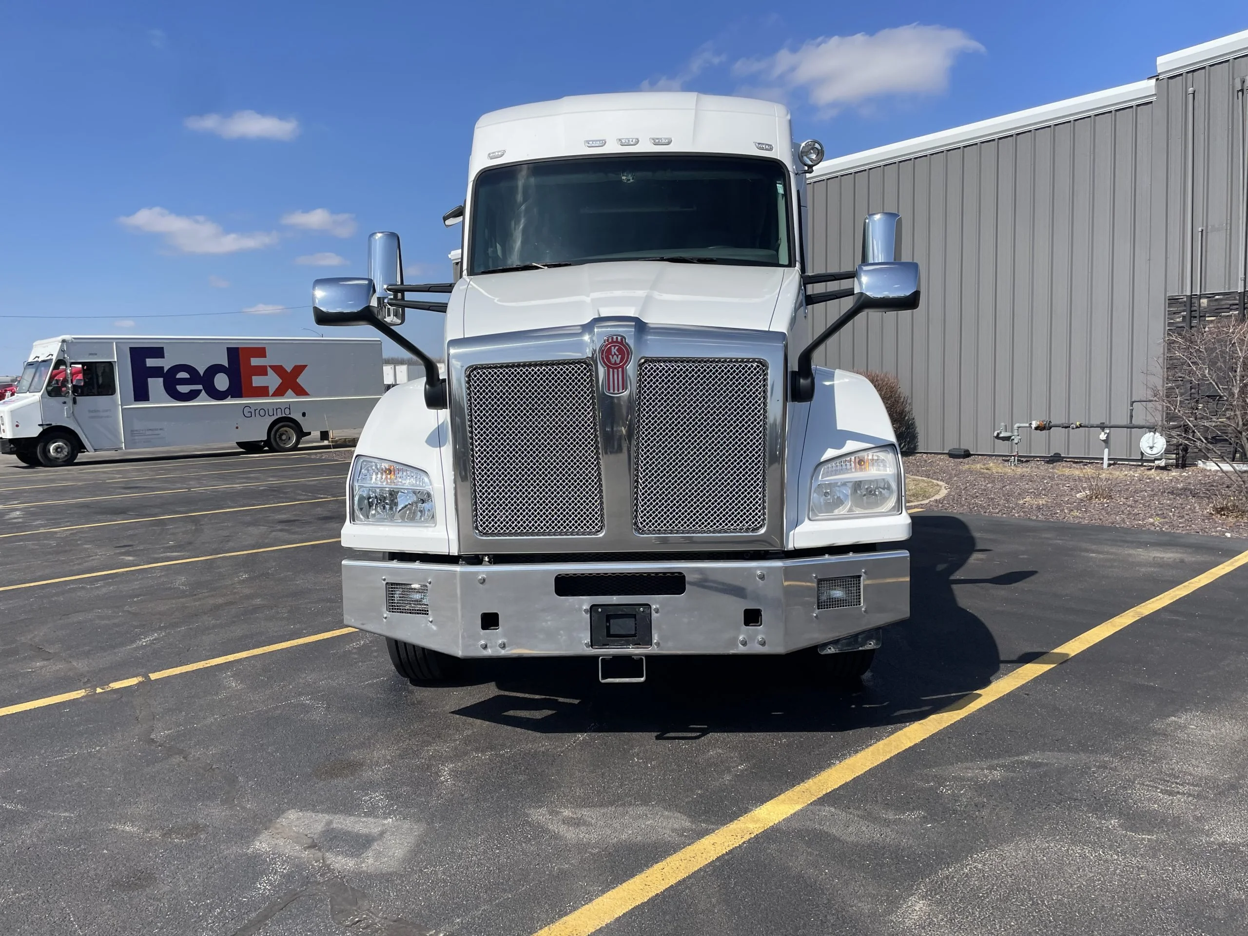 2022 Kenworth T880 - image 2