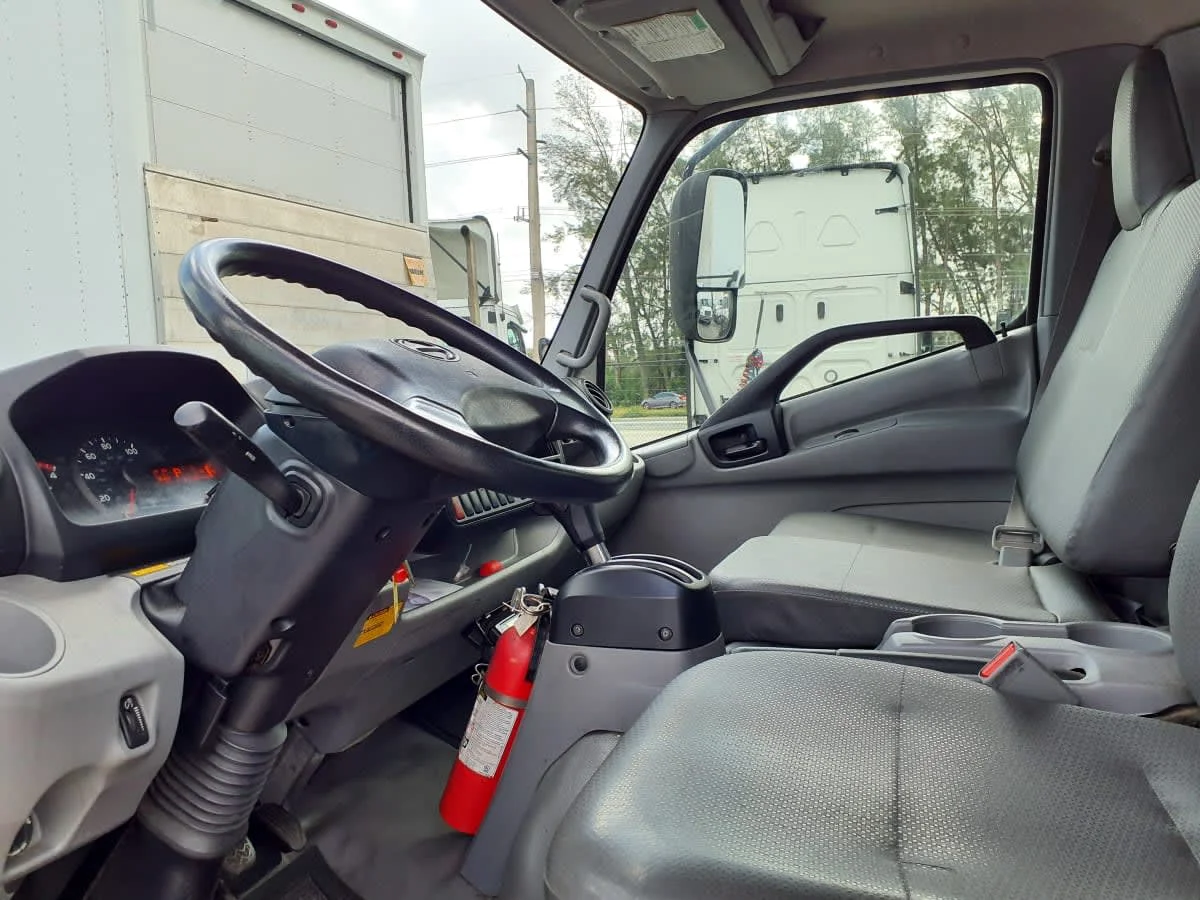 2020 Hino 195 in Miami, FL — photo 8