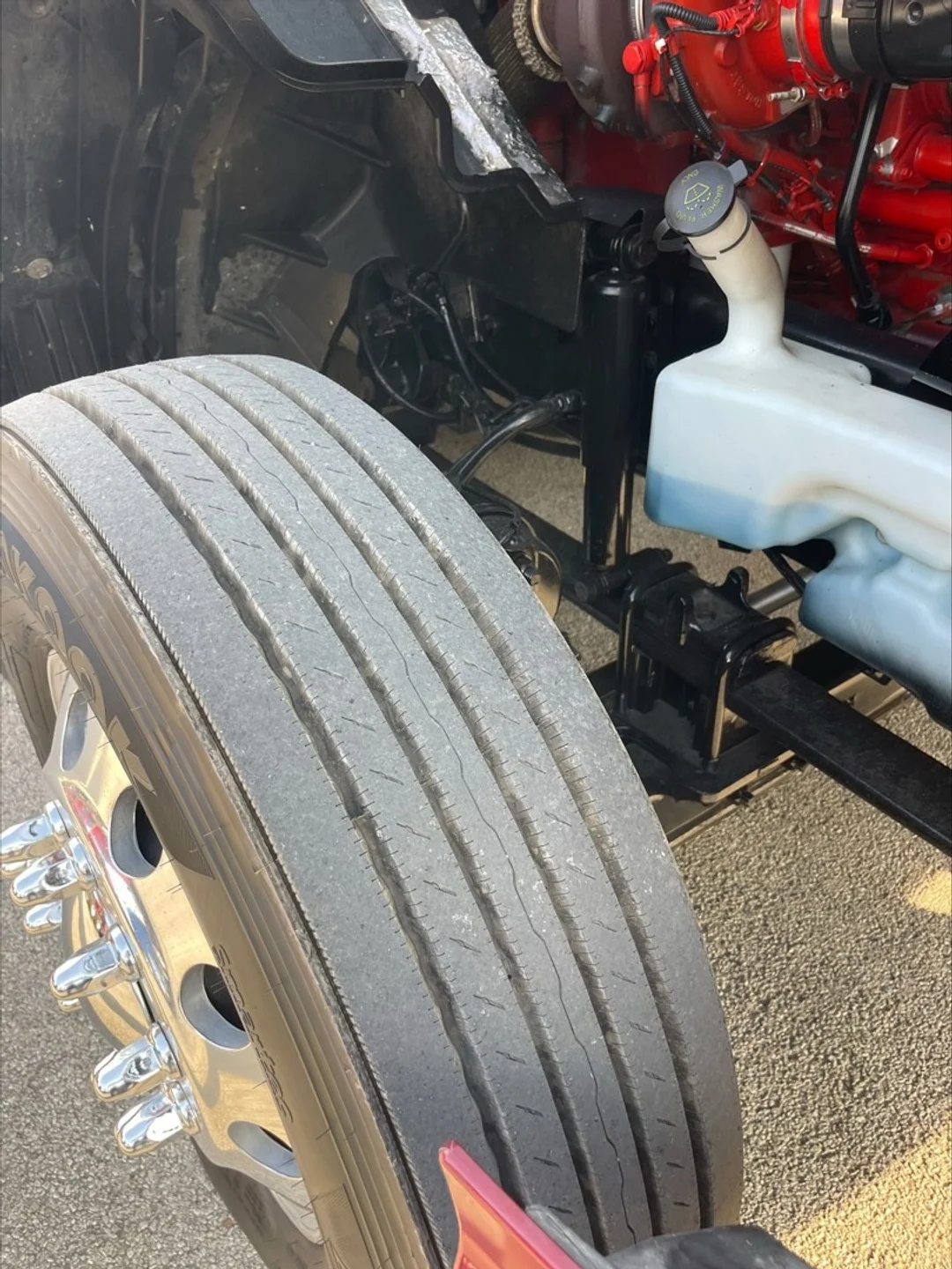 2022 International LT - image 7