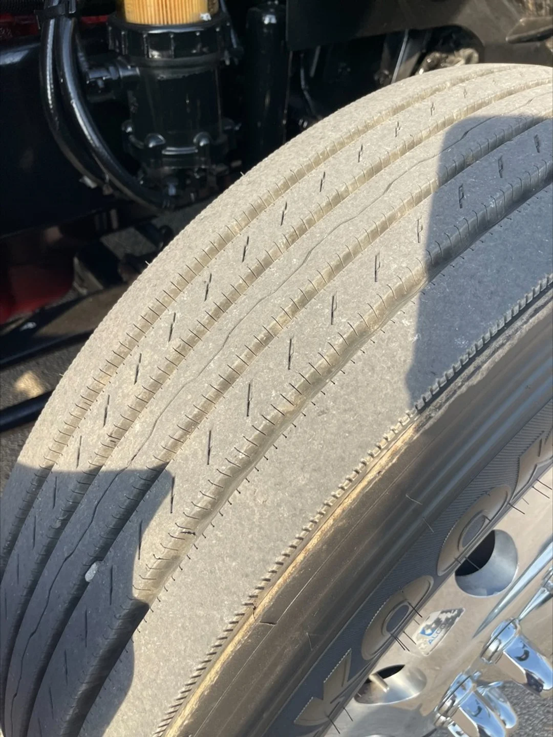 2022 International LT - image 6