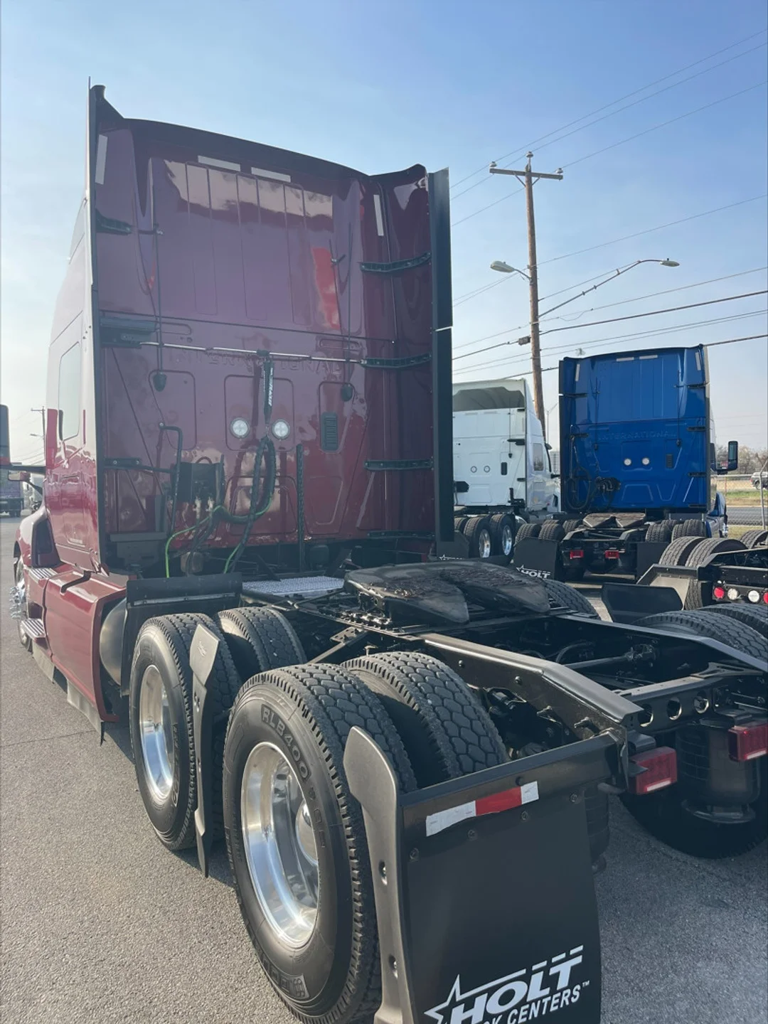 2022 International LT - image 13