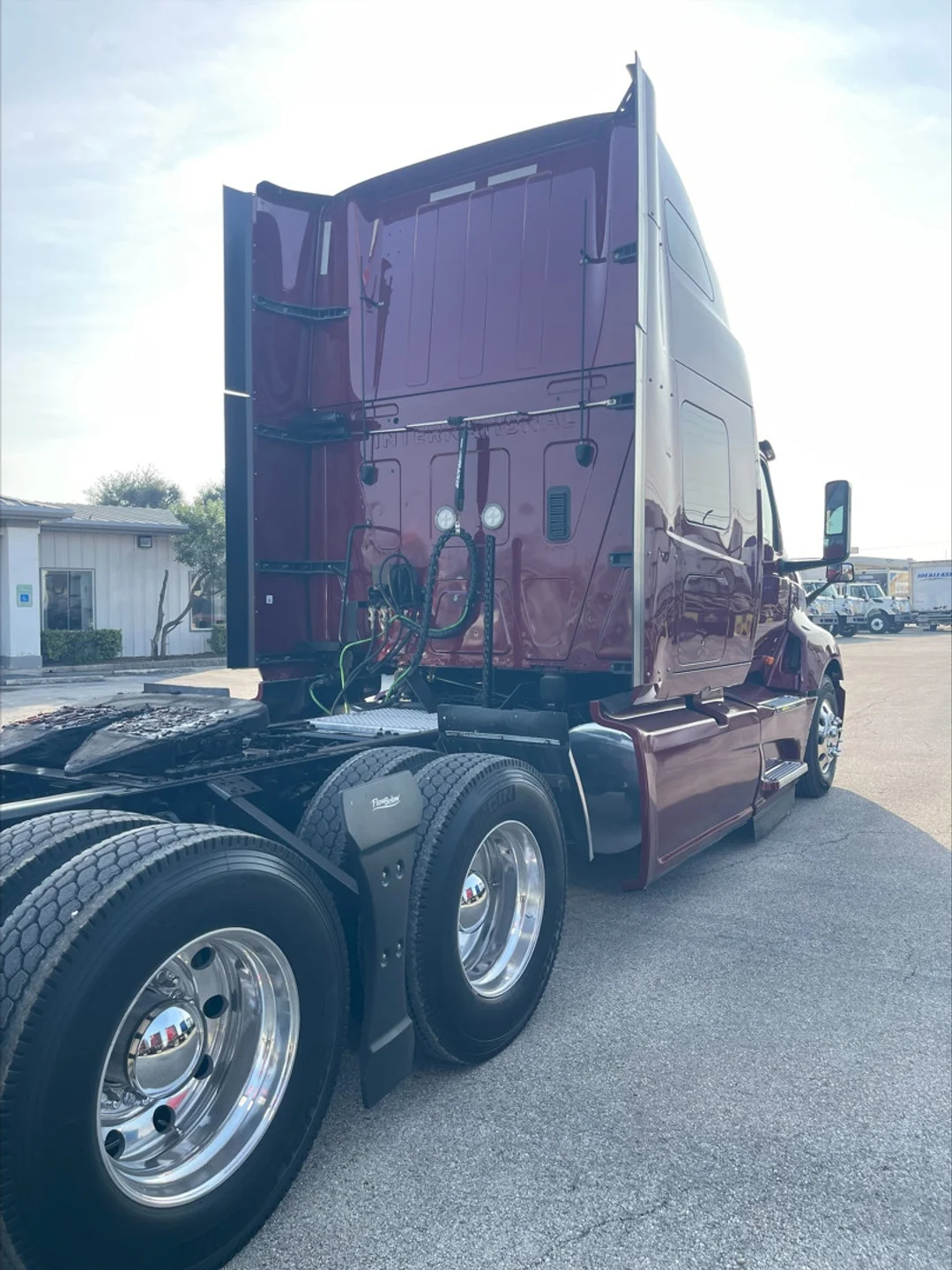 2022 International LT - image 3