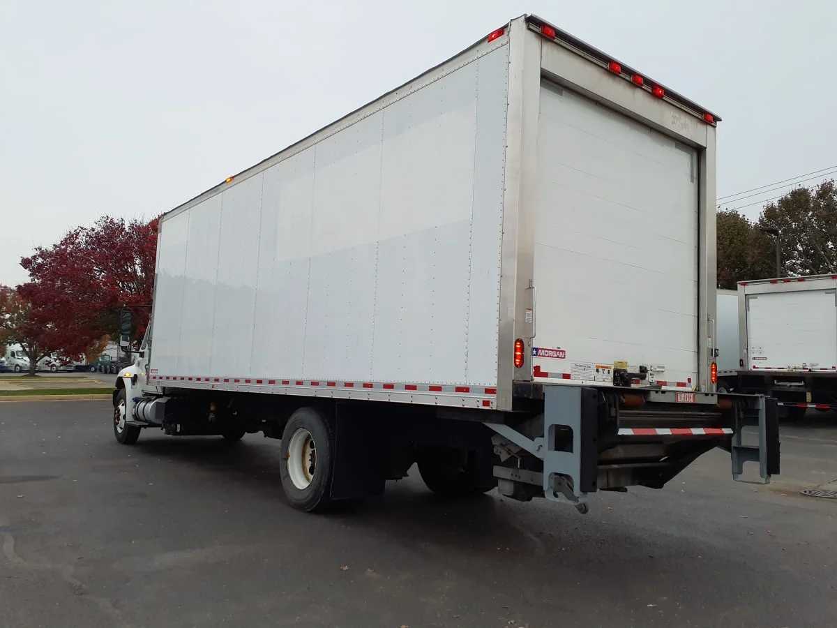 2016 International 4300 - image 6