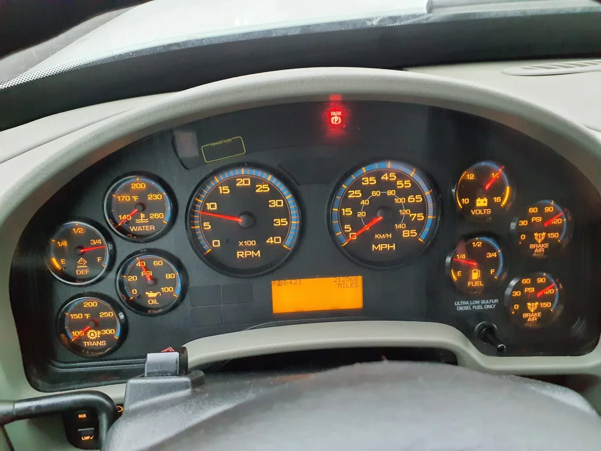 2016 International 4300 - image 11