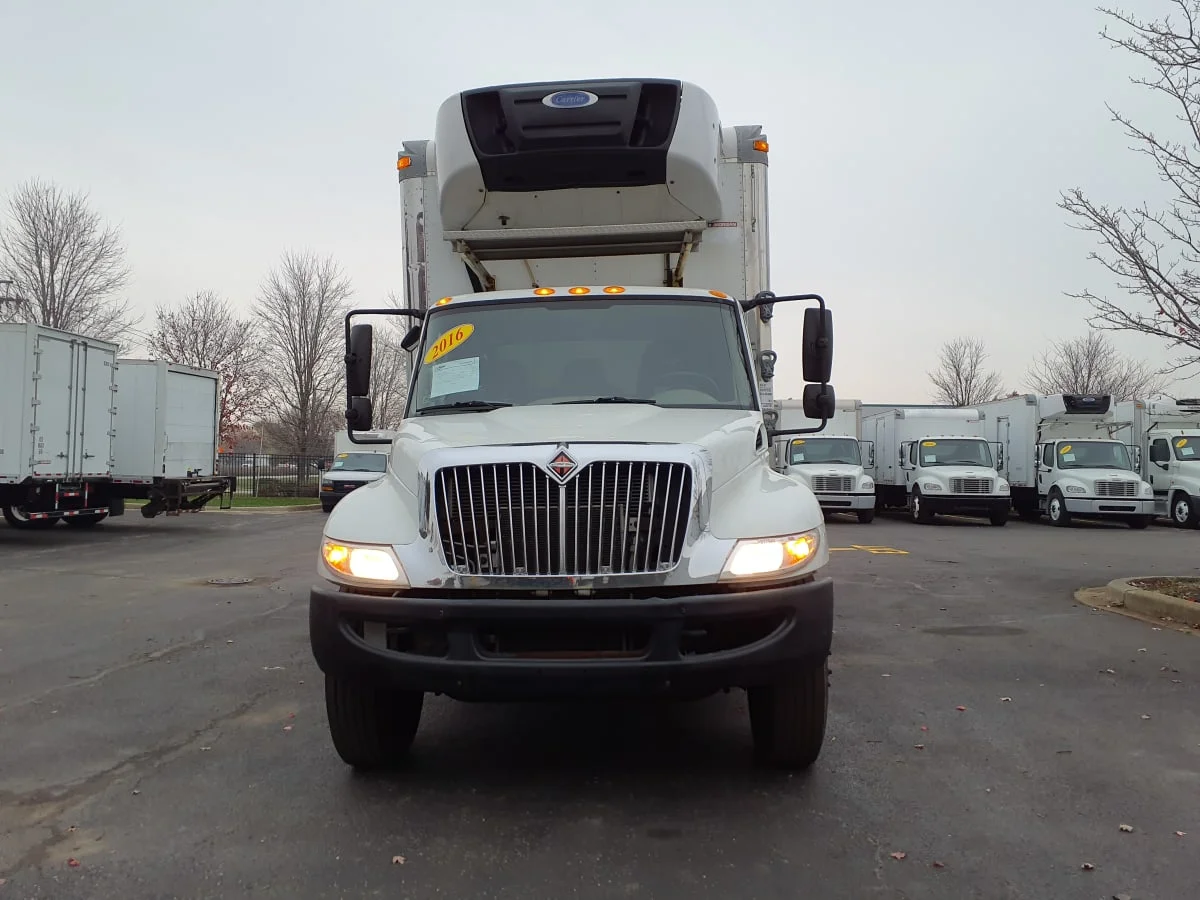2016 International 4300 - image 2