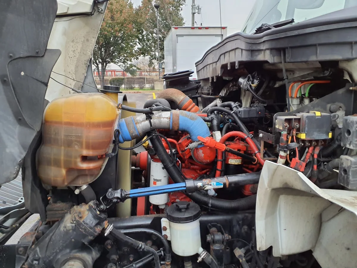 2016 International 4300 - image 10