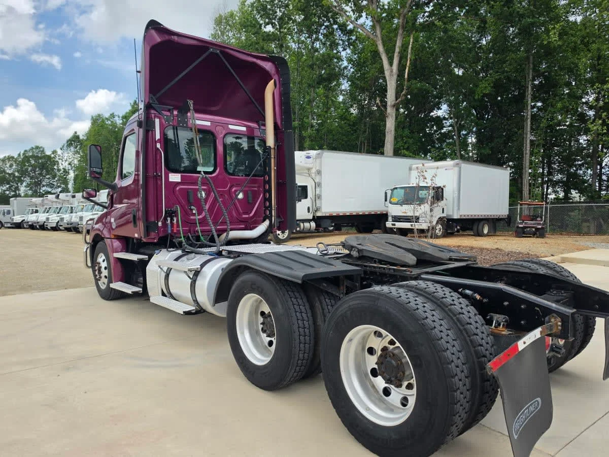 2020 Freightliner Cascadia in Greensboro, NC — photo 6