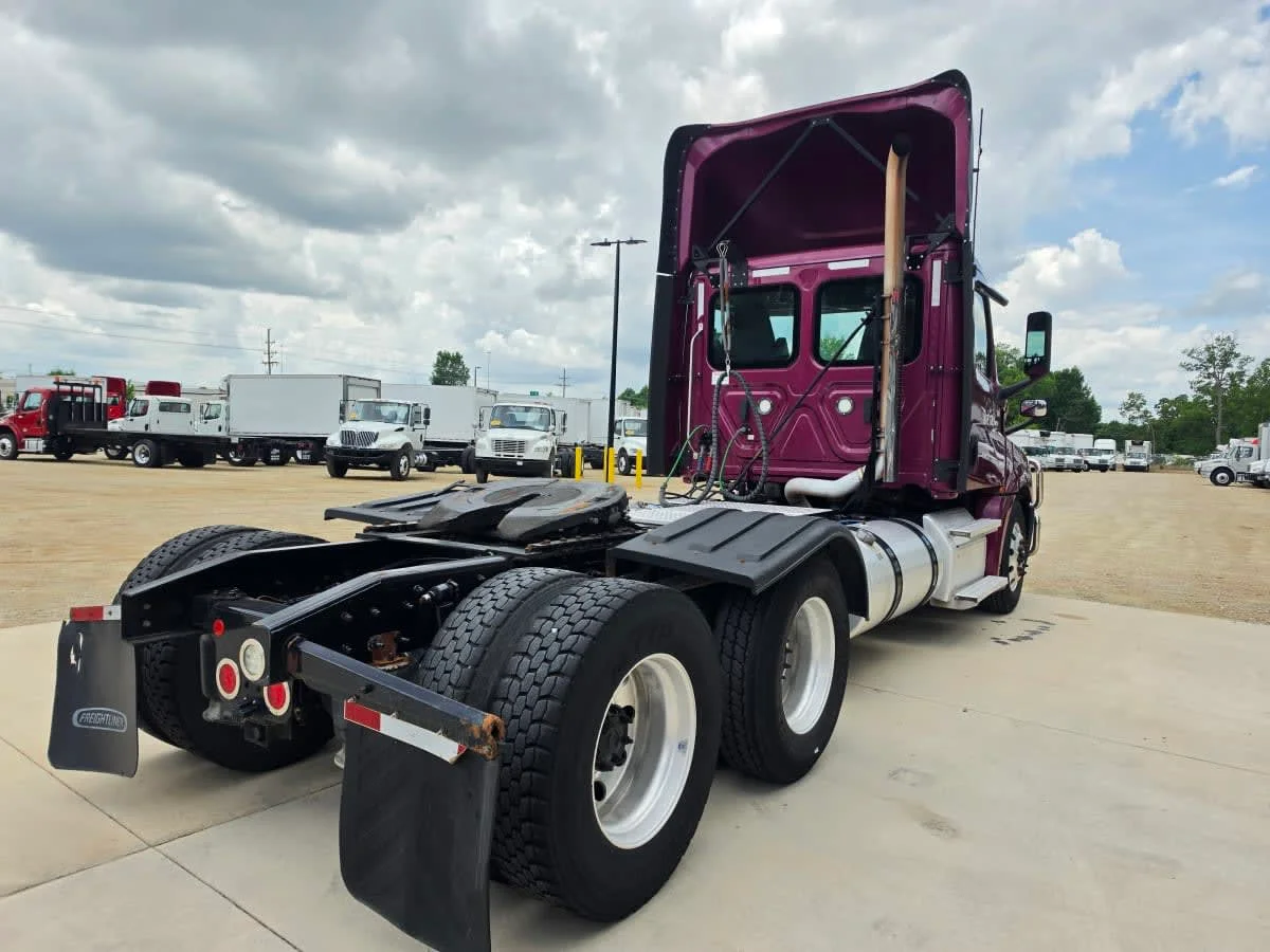 2020 Freightliner Cascadia in Greensboro, NC — photo 4