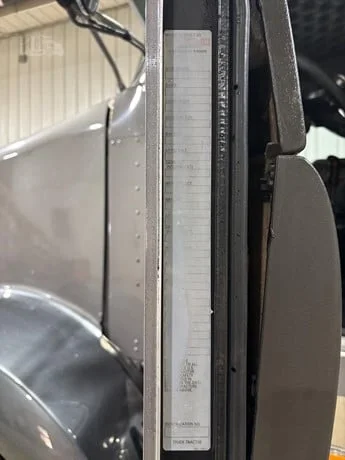 2006 Kenworth T800 - image 21