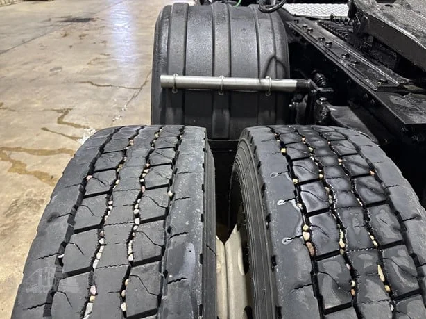 2006 Kenworth T800 - image 8