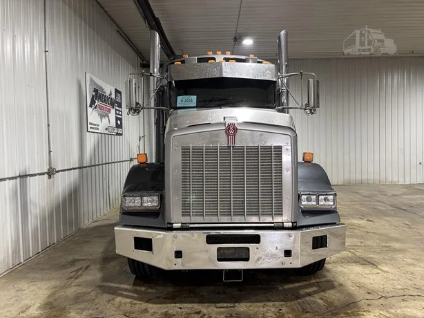 2006 Kenworth T800 - image 3