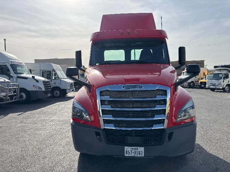 2018 Freightliner Cascadia in El Paso, TX — photo 2