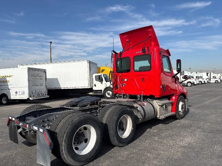 2018 Freightliner Cascadia in El Paso, TX — photo 7