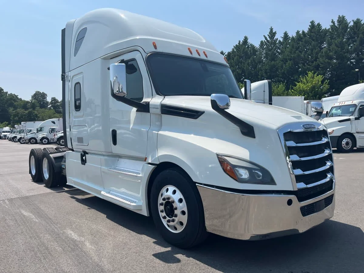 2020 Freightliner Cascadia in Beltsville, MD — photo 3