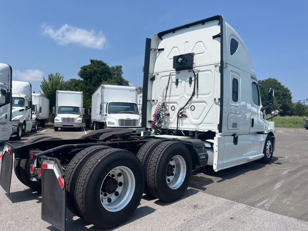 2020 Freightliner Cascadia in Beltsville, MD — photo 4