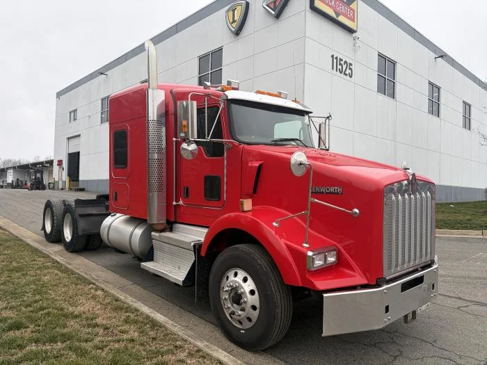 2019 Kenworth T800 - image 4