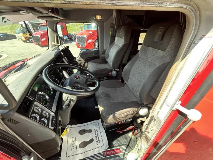 2019 Kenworth T800 - image 11