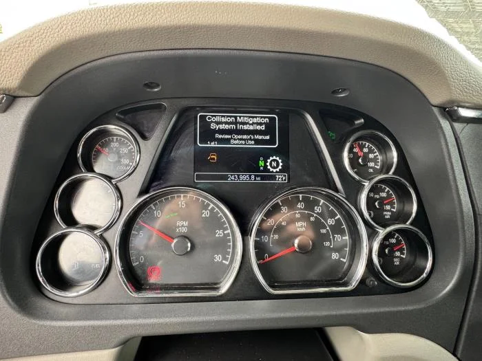 2021 Peterbilt 579 - image 13