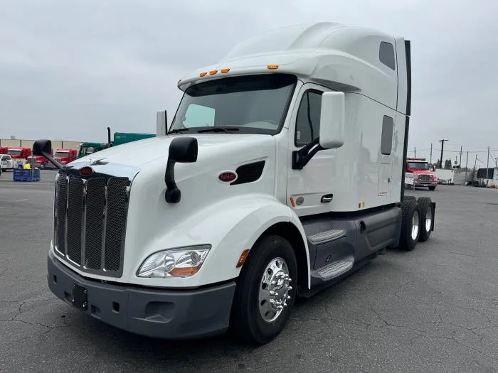 2021 Peterbilt 579 - image 2