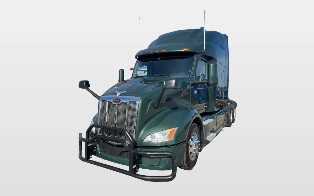 2023 PETERBILT 579 - image 1