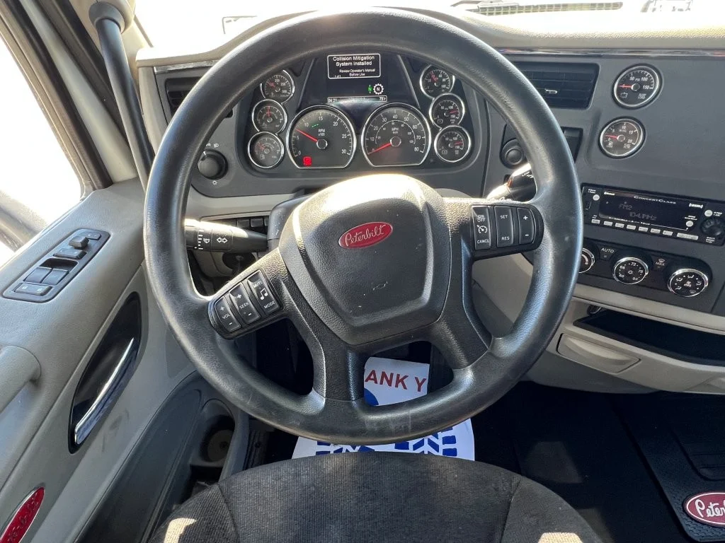 2021 Peterbilt 579 in Louisville, KY — photo 16