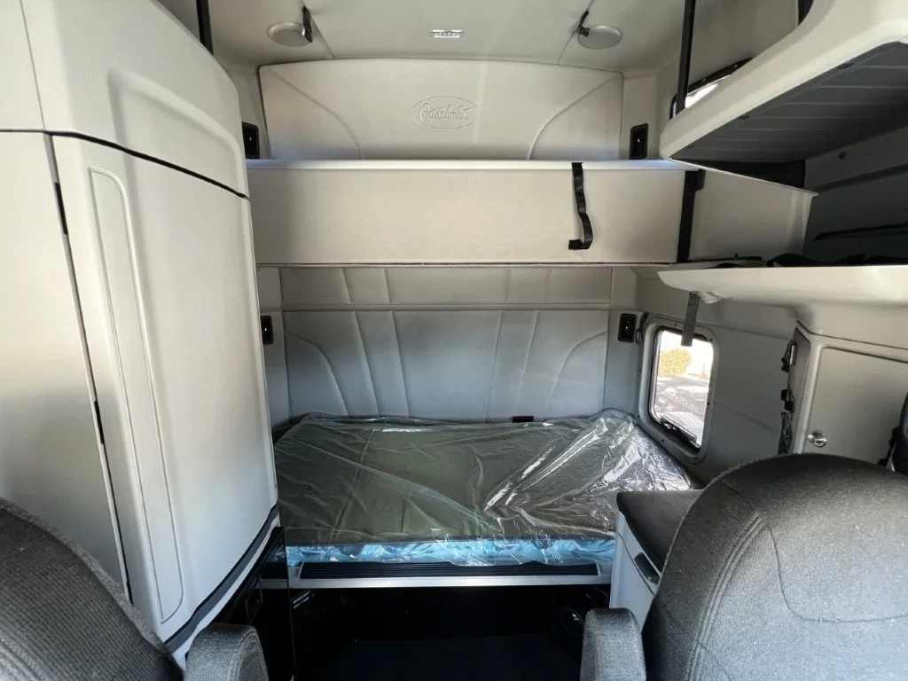 2021 Peterbilt 579 in Louisville, KY — photo 11