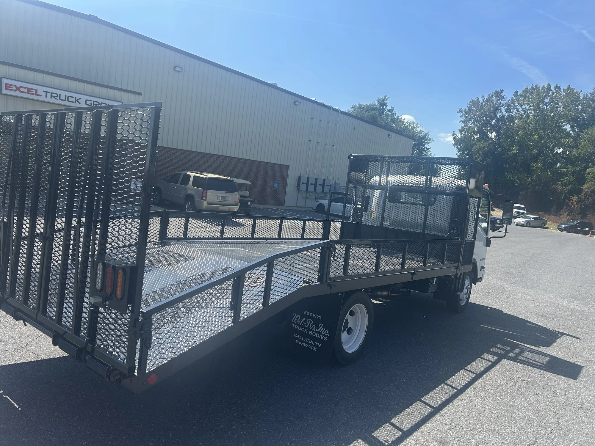 2025 Isuzu NRR in Weyers Cave, VA — photo 2
