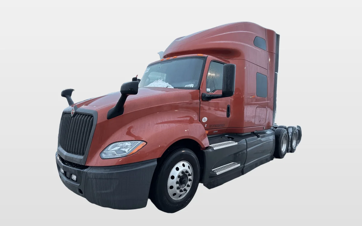 2022 International LT - image 1