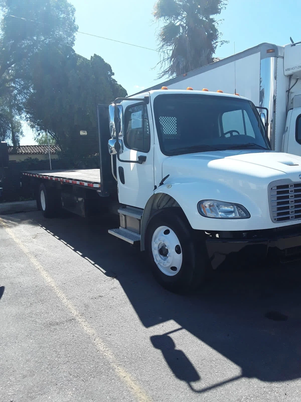 2017 Freightliner M2 106 - image 3