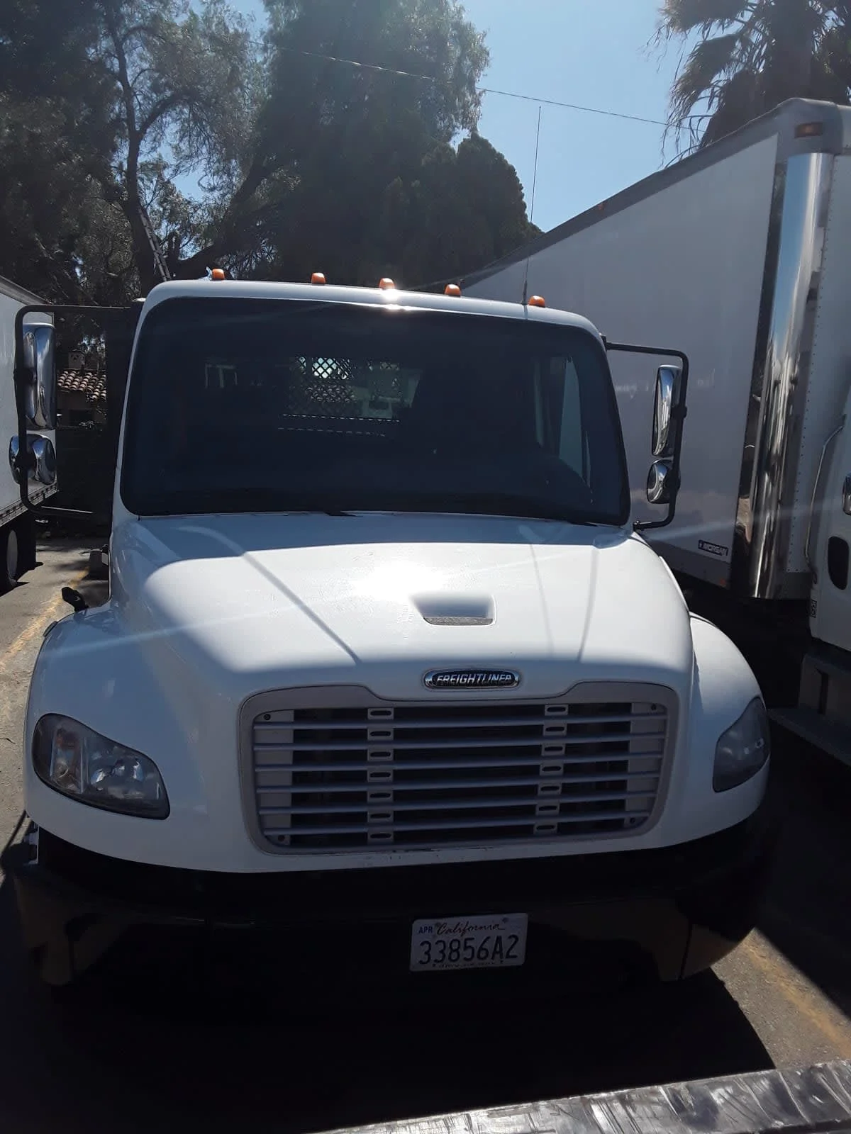 2017 Freightliner M2 106 - image 2