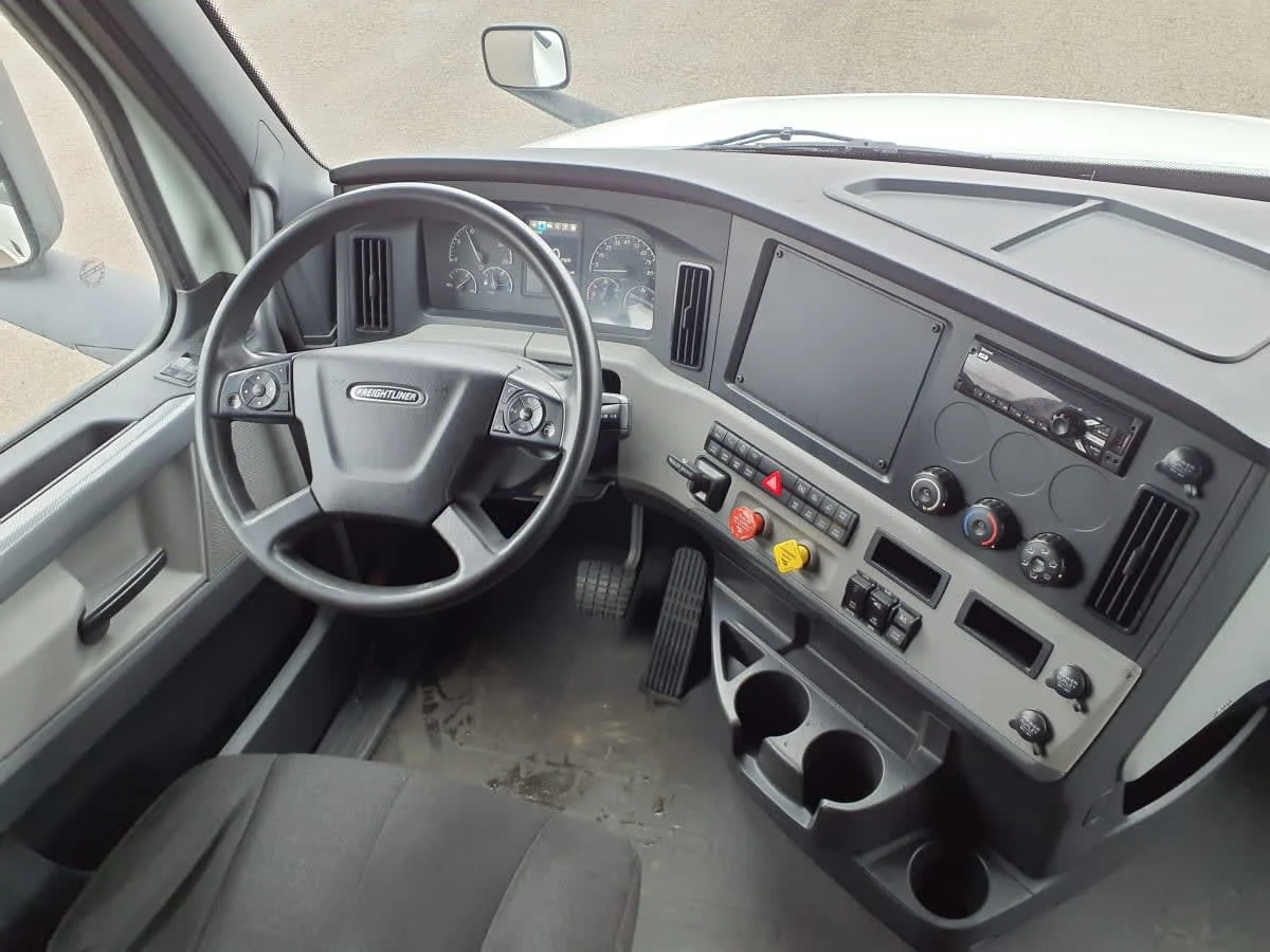 2020 Freightliner Cascadia in Wayland, MI — photo 7