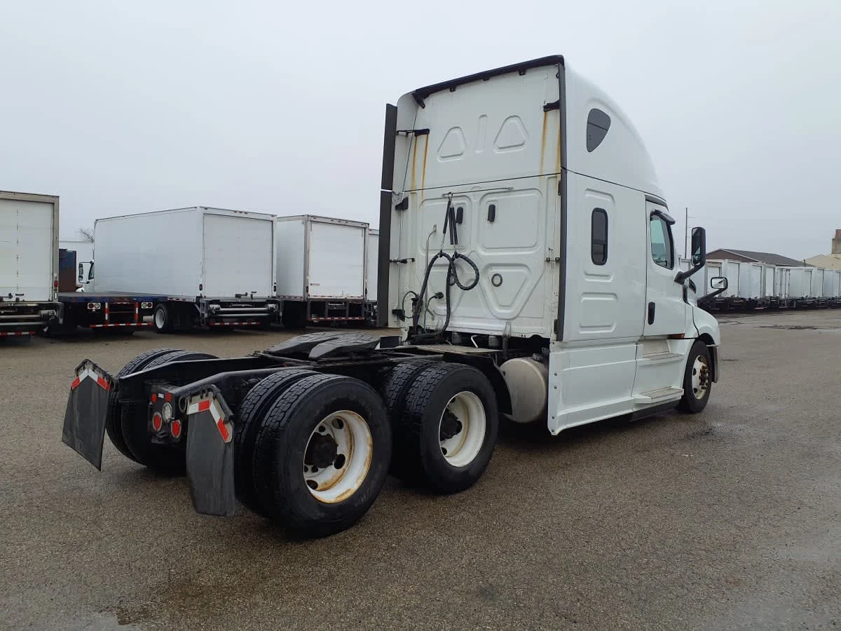 2020 Freightliner Cascadia in Wayland, MI — photo 4