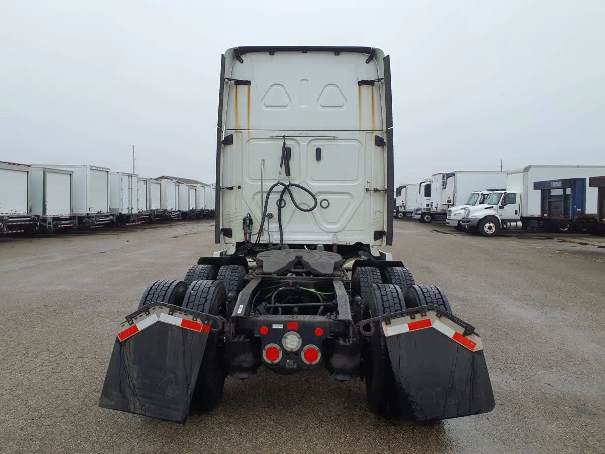 2020 Freightliner Cascadia in Wayland, MI — photo 5