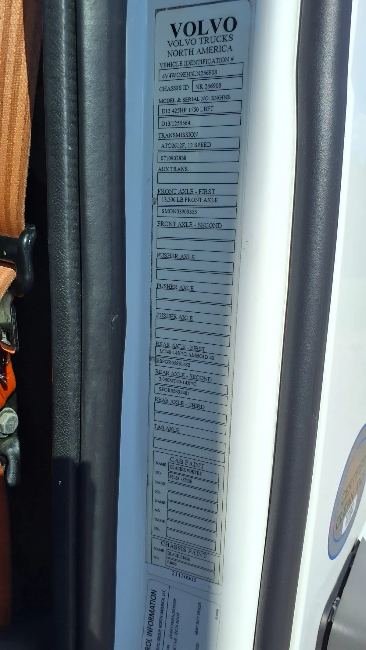 2020 Volvo VNR 640 in West Chester, OH — photo 11