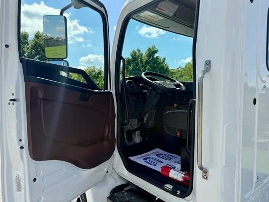 2027 Hino L6 in Springfield, MO — photo 3