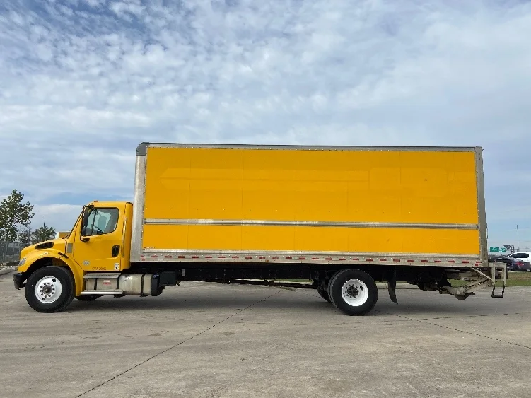 2022 Freightliner M2 106 in San Antonio, TX — photo 4