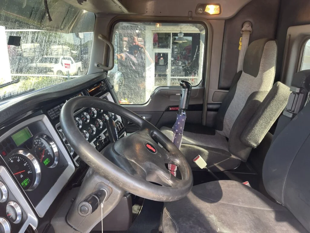 2014 Kenworth W900 - image 7
