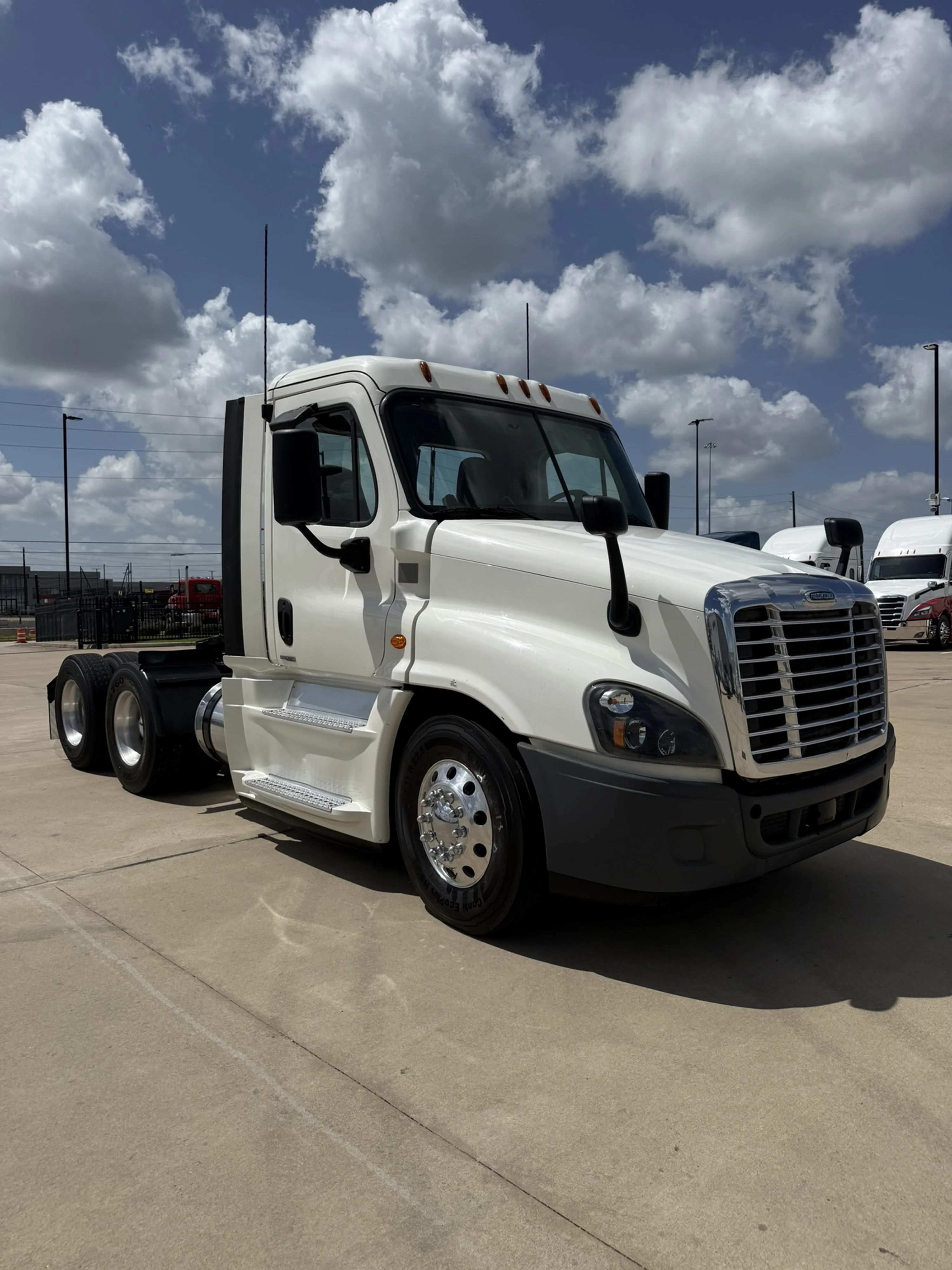 2019 Freightliner Cascadia in Houston, TX — photo 2