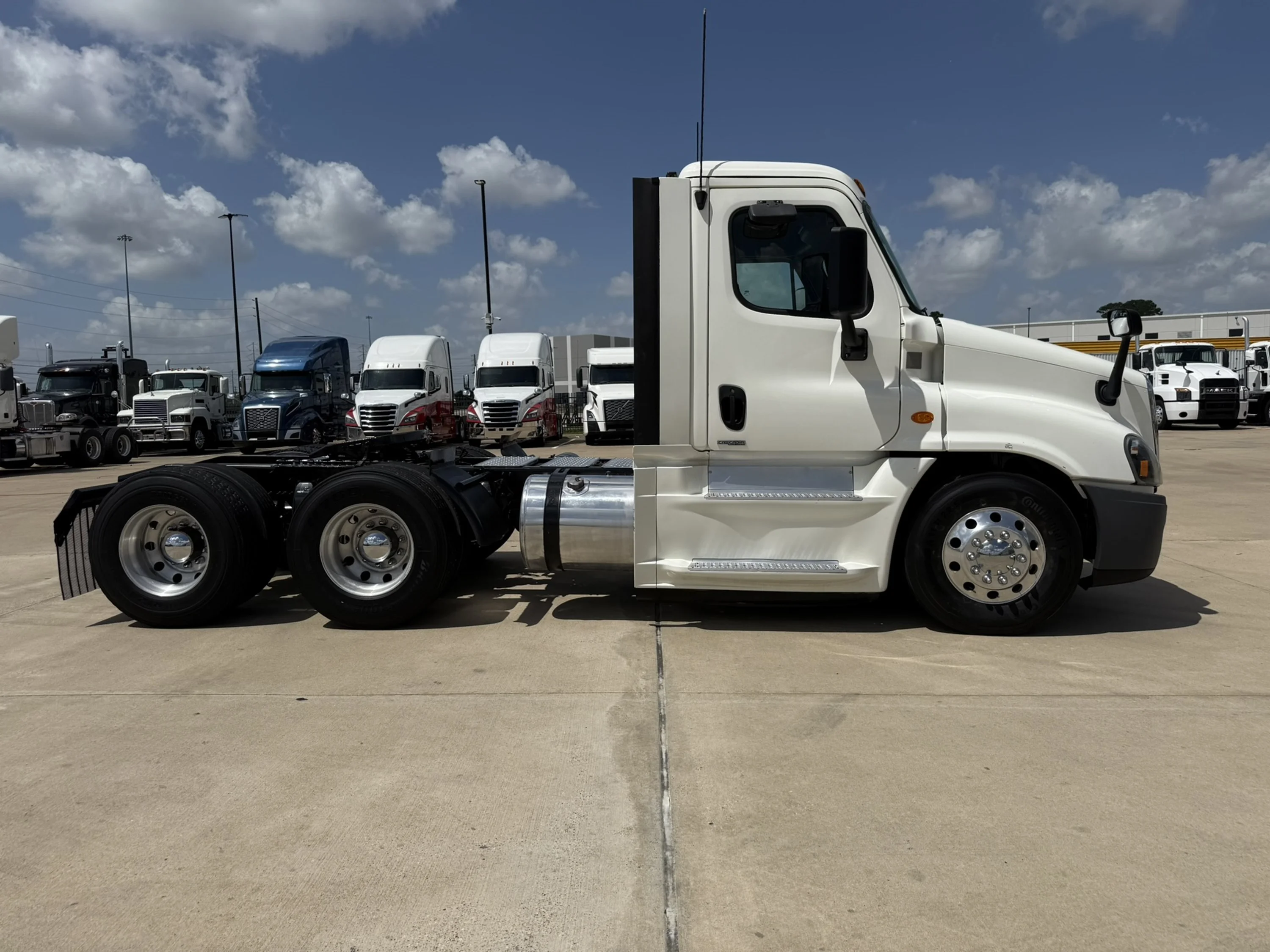 2019 Freightliner Cascadia in Houston, TX — photo 3