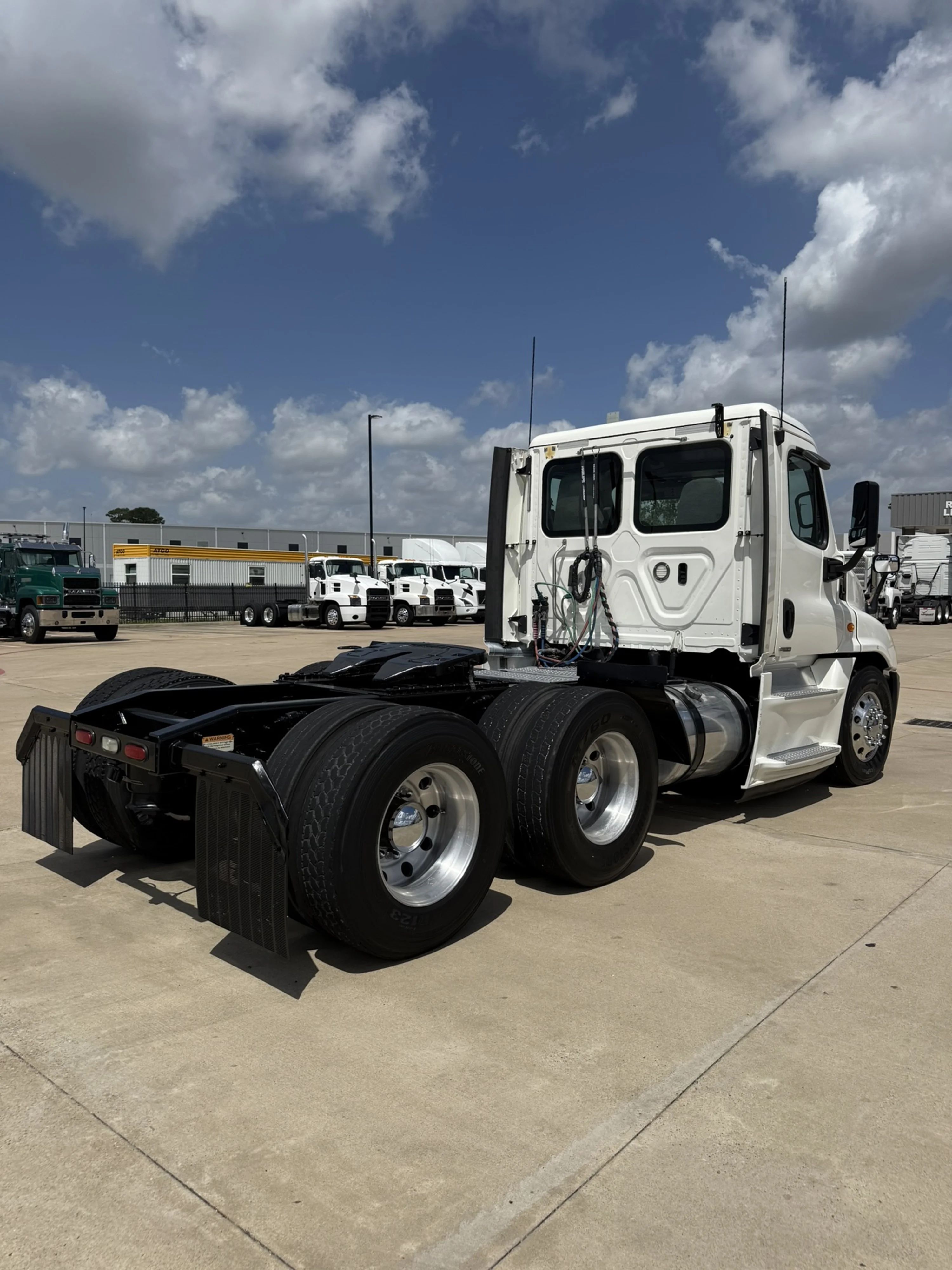 2019 Freightliner Cascadia in Houston, TX — photo 4