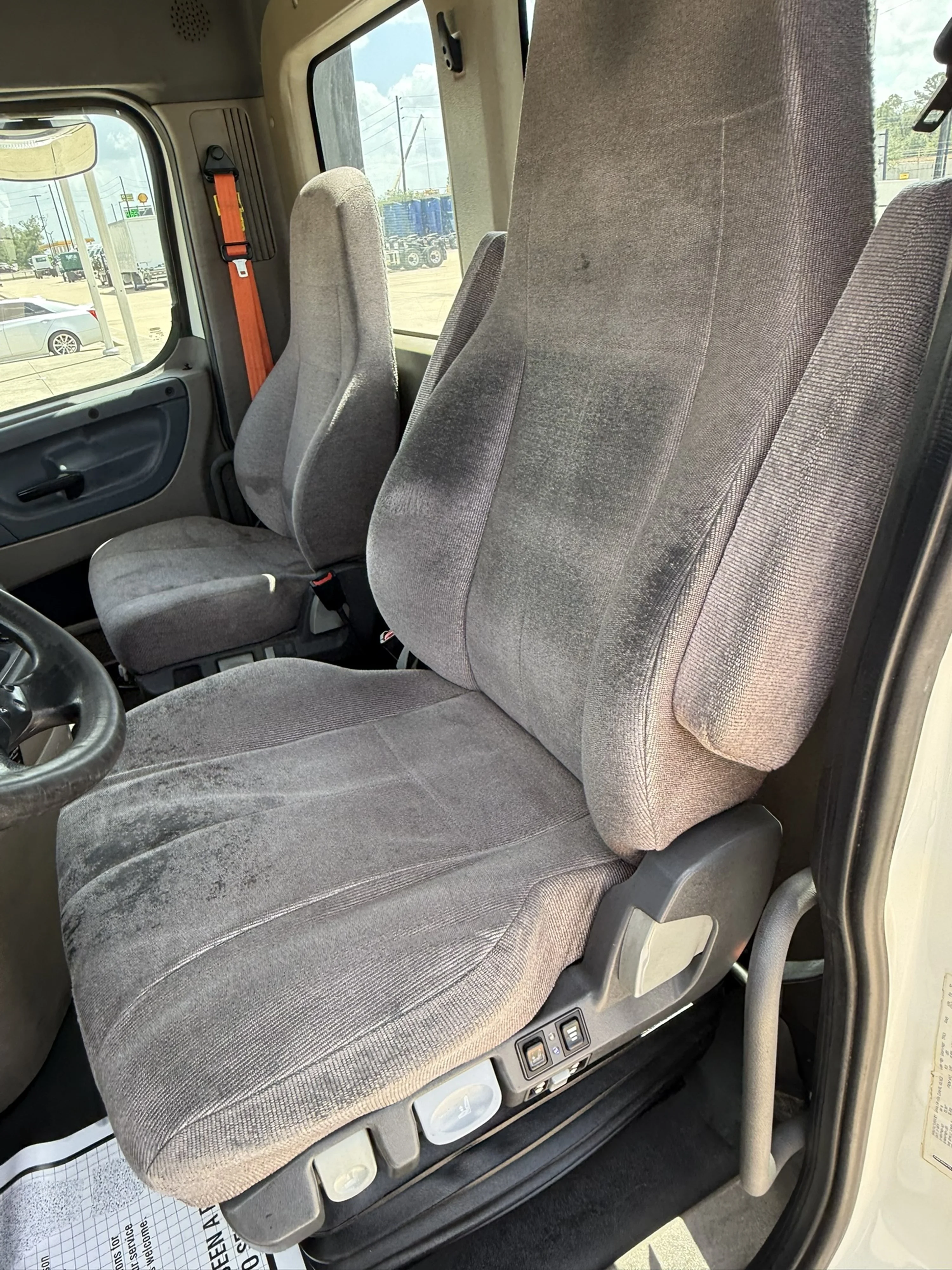 2019 Freightliner Cascadia in Houston, TX — photo 11