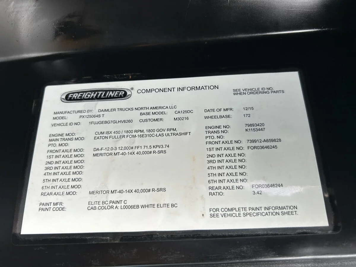 2016 Freightliner Cascadia - image 27