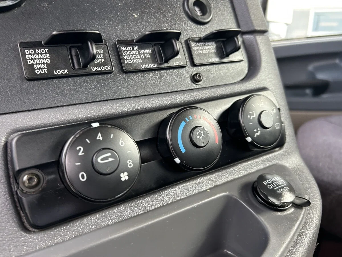 2016 Freightliner Cascadia - image 19