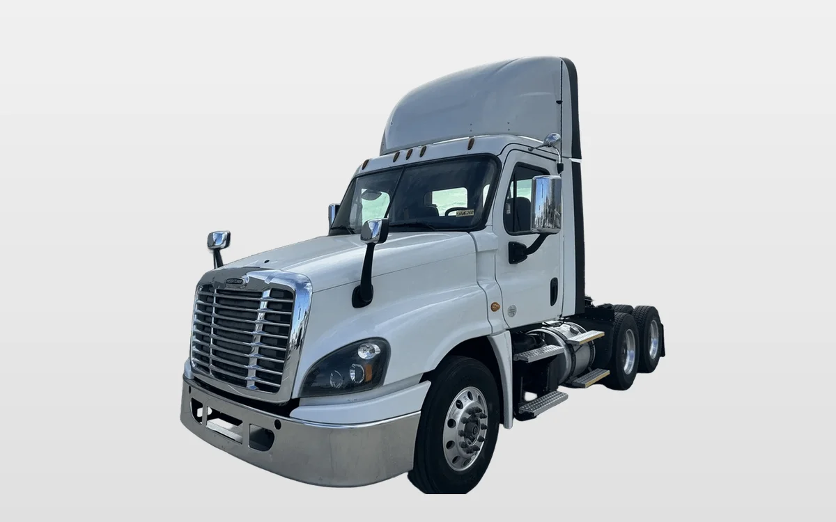 2016 Freightliner Cascadia - image 1