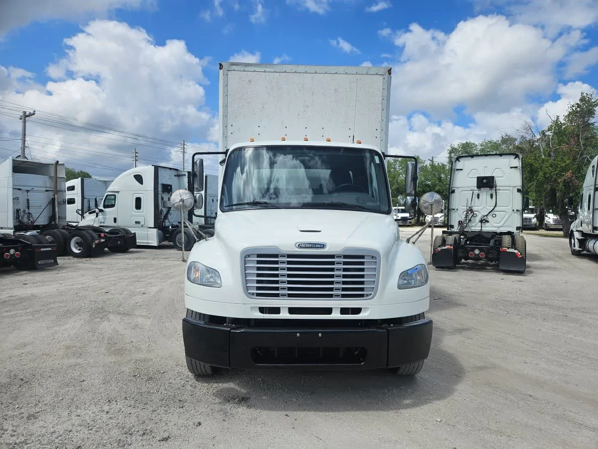 2020 Freightliner M2 106 in Orlando, FL — photo 2