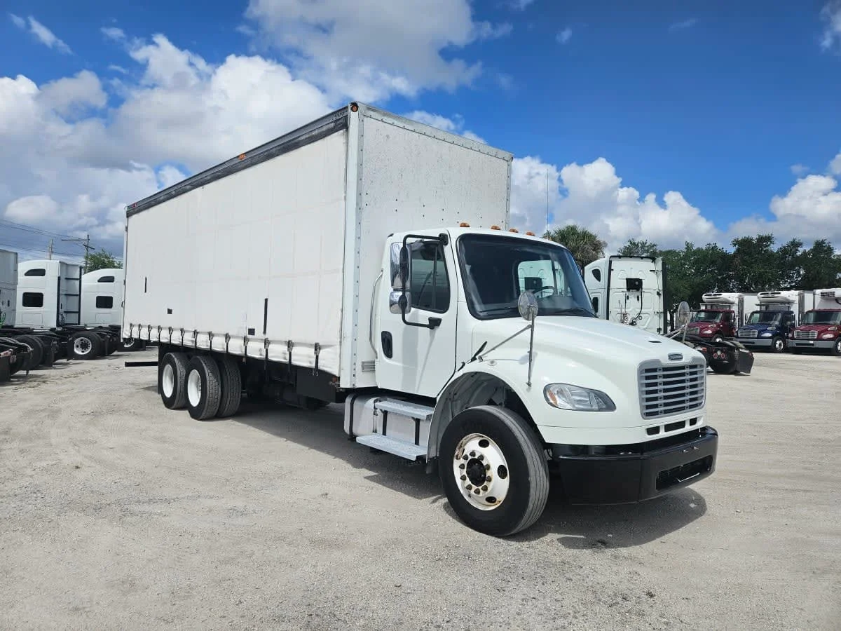 2020 Freightliner M2 106 in Orlando, FL — photo 3
