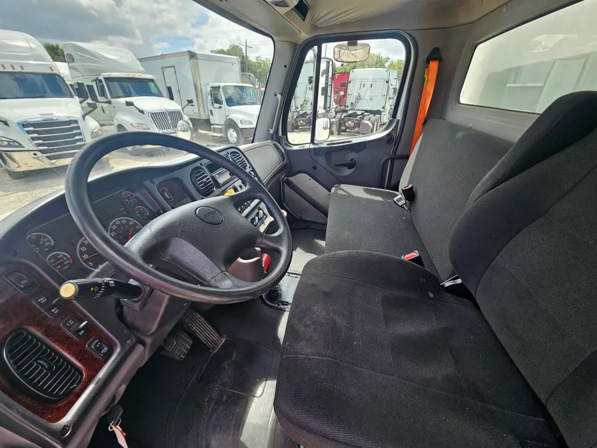 2020 Freightliner M2 106 in Orlando, FL — photo 7
