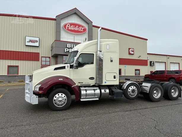 2020 Kenworth T880 - image 2